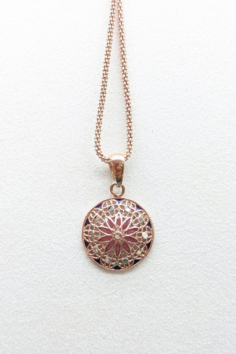 Pendente in filigrana d'argento e smalto cattedrale